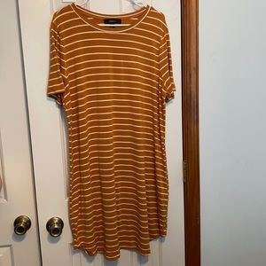 Flowy dress for the summer, super comfy.